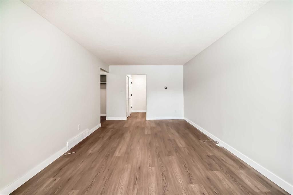 7634 24A Street Se, Calgary, AB - Indoor Photo Showing Other Room