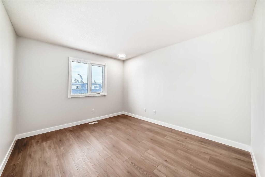 7634 24A Street Se, Calgary, AB - Indoor Photo Showing Other Room