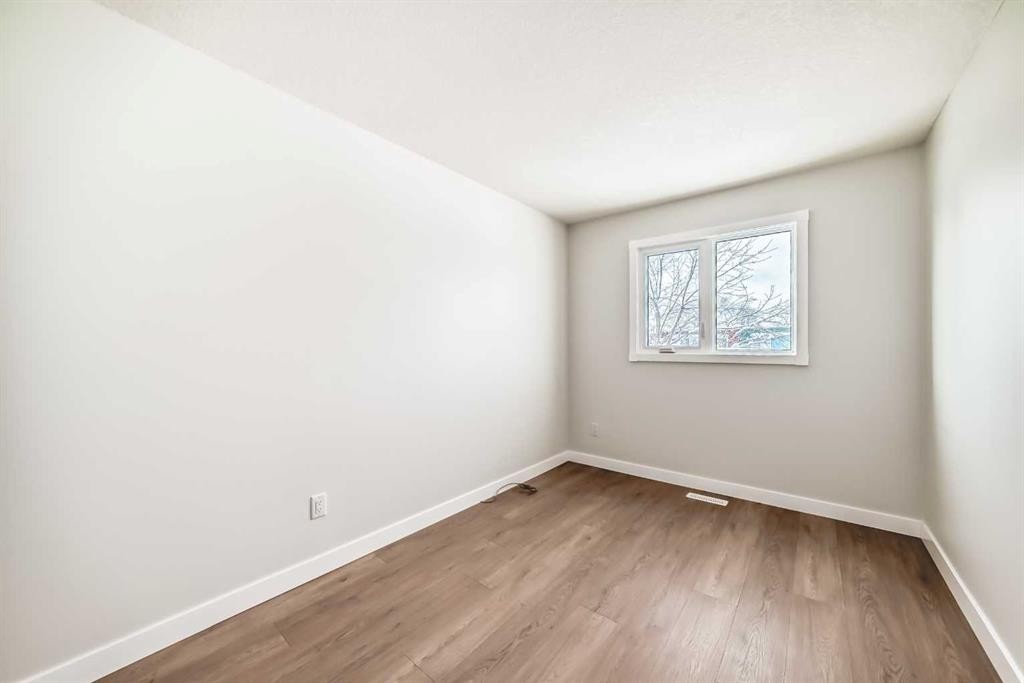 7634 24A Street Se, Calgary, AB - Indoor Photo Showing Other Room