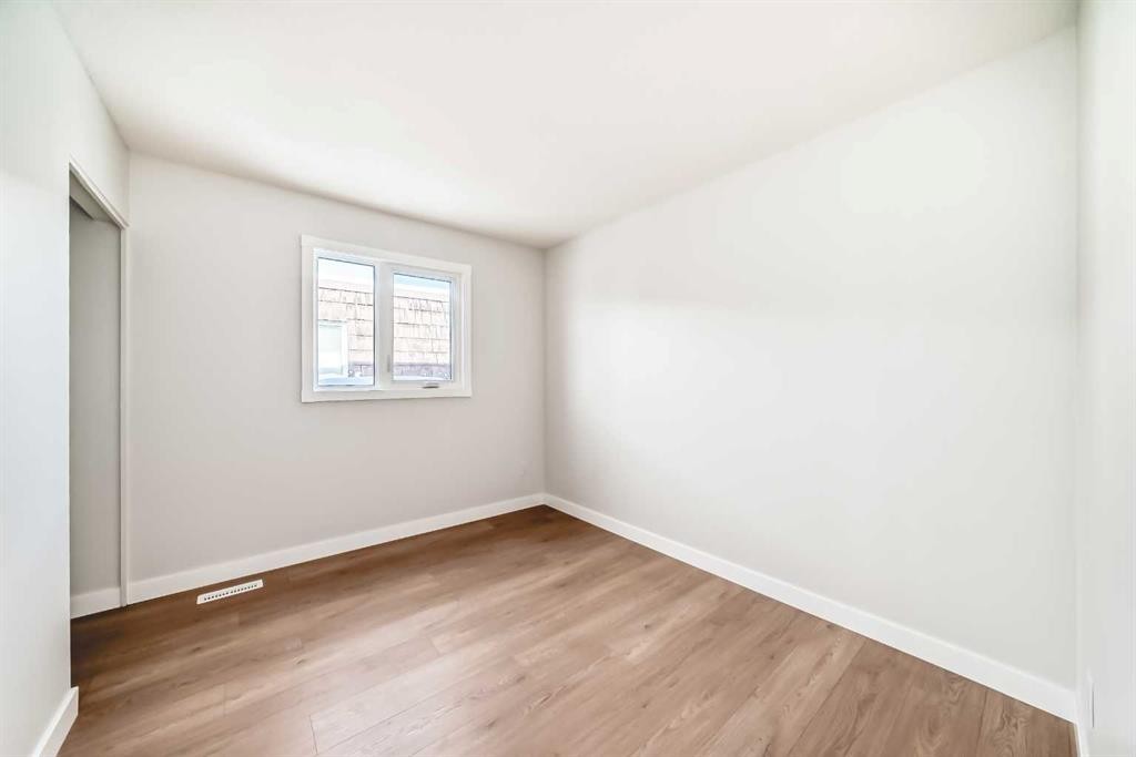 7634 24A Street Se, Calgary, AB - Indoor Photo Showing Other Room