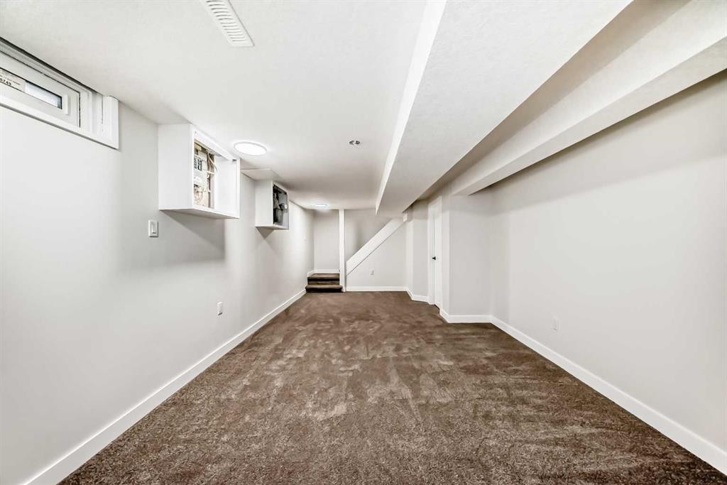 7634 24A Street Se, Calgary, AB - Indoor Photo Showing Other Room