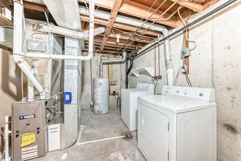 7634 24A Street Se, Calgary, AB - Indoor