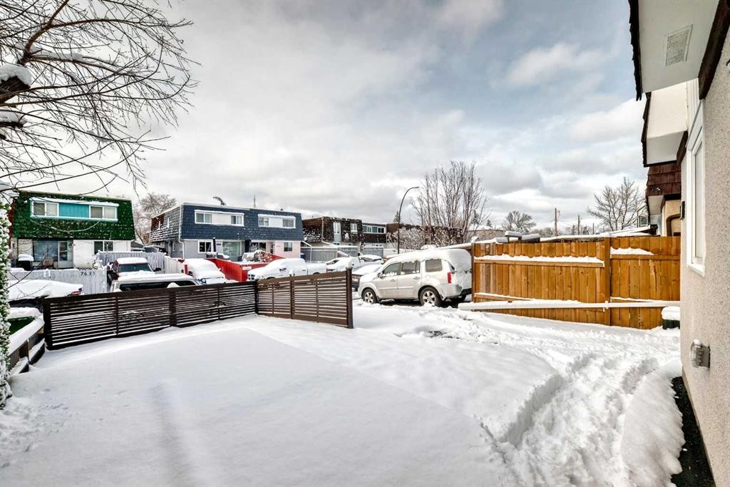 7634 24A Street Se, Calgary, AB - Outdoor