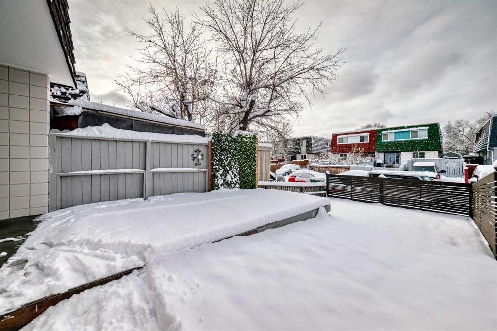 7634 24A Street Se, Calgary, AB - Outdoor
