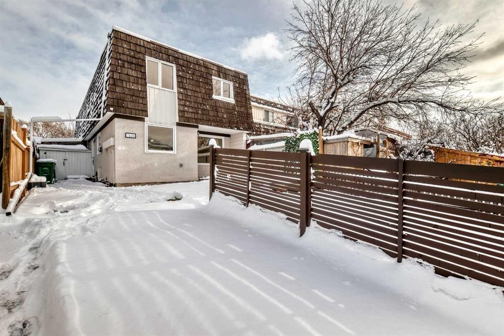 7634 24A Street Se, Calgary, AB - Outdoor