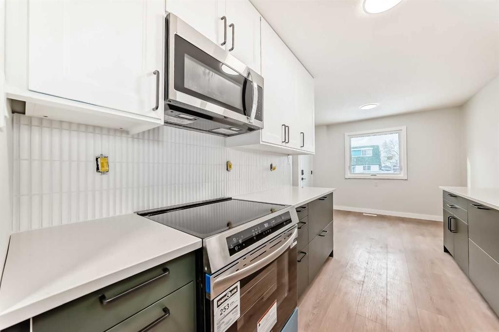7634 24A Street Se, Calgary, AB - Indoor Photo Showing Kitchen