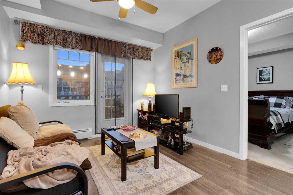 318-20 Mahogany Mews Se, Calgary, AB - Indoor Photo Showing Living Room