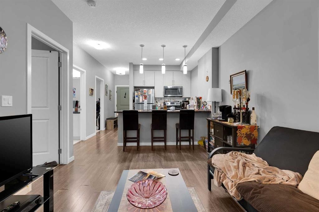 318-20 Mahogany Mews Se, Calgary, AB - Indoor