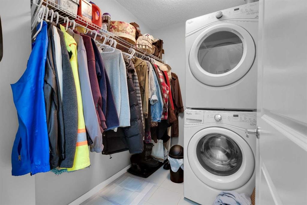 318-20 Mahogany Mews Se, Calgary, AB - Indoor Photo Showing Laundry Room