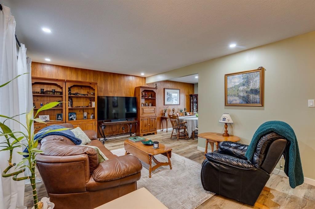 2015 Milne Drive Ne, Calgary, AB - Indoor Photo Showing Living Room