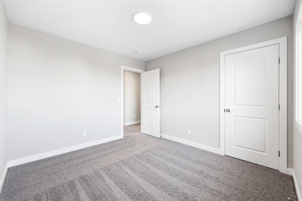 104 Mitchell Walk Nw, Calgary, AB - Indoor Photo Showing Other Room