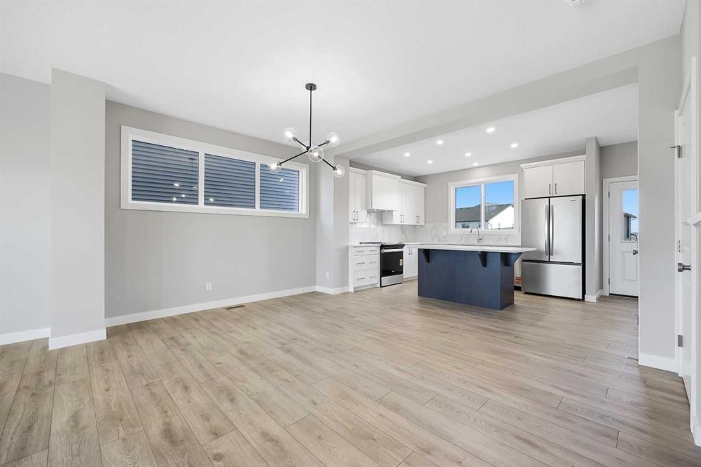 104 Mitchell Walk Nw, Calgary, AB - Indoor Photo Showing Kitchen With Upgraded Kitchen