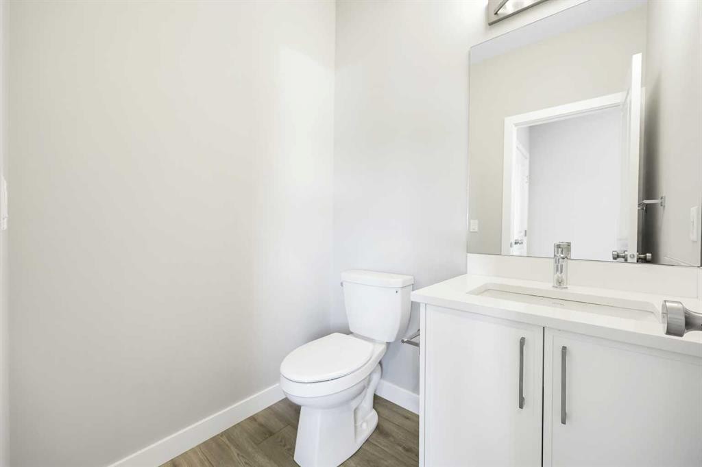 104 Mitchell Walk Nw, Calgary, AB - Indoor Photo Showing Bathroom