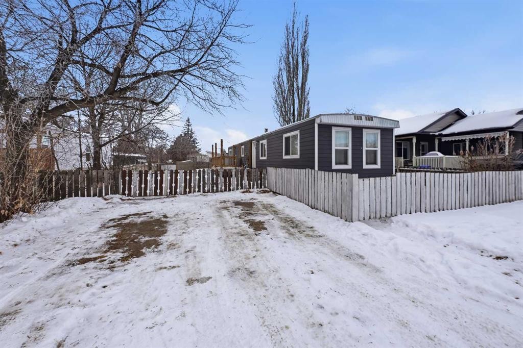 826 Bay Road, Strathmore, AB - Outdoor
