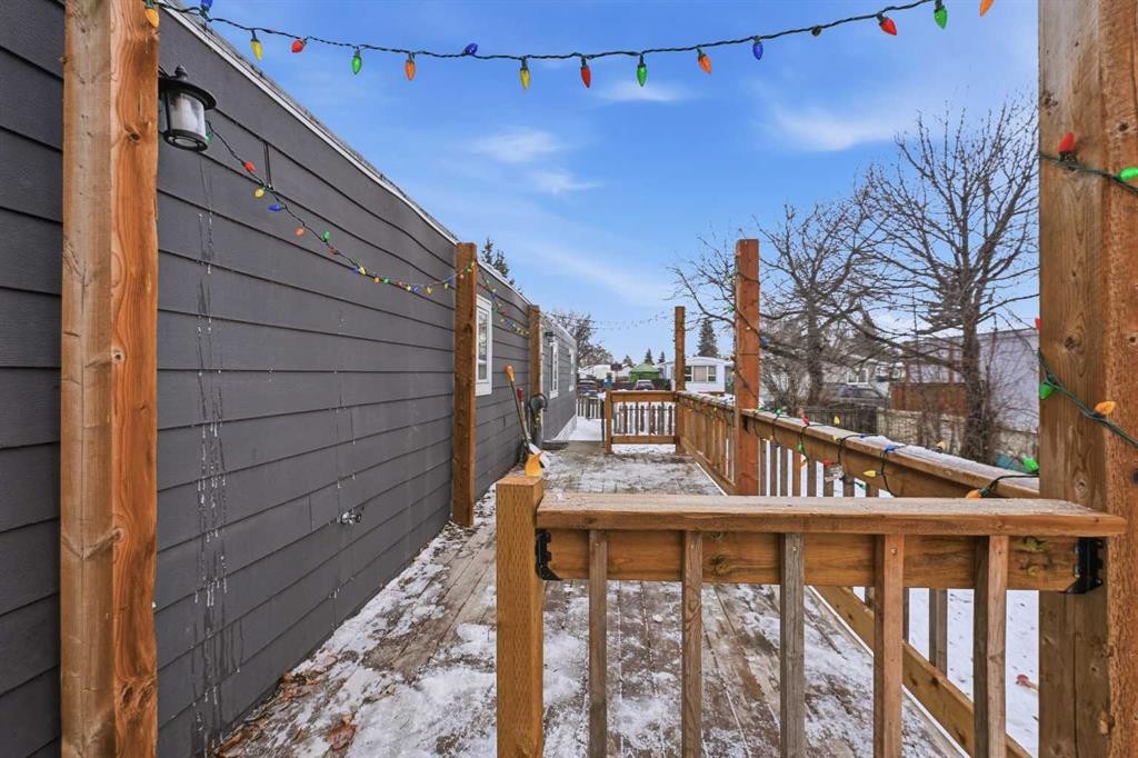 826 Bay Road, Strathmore, AB - Outdoor With Exterior