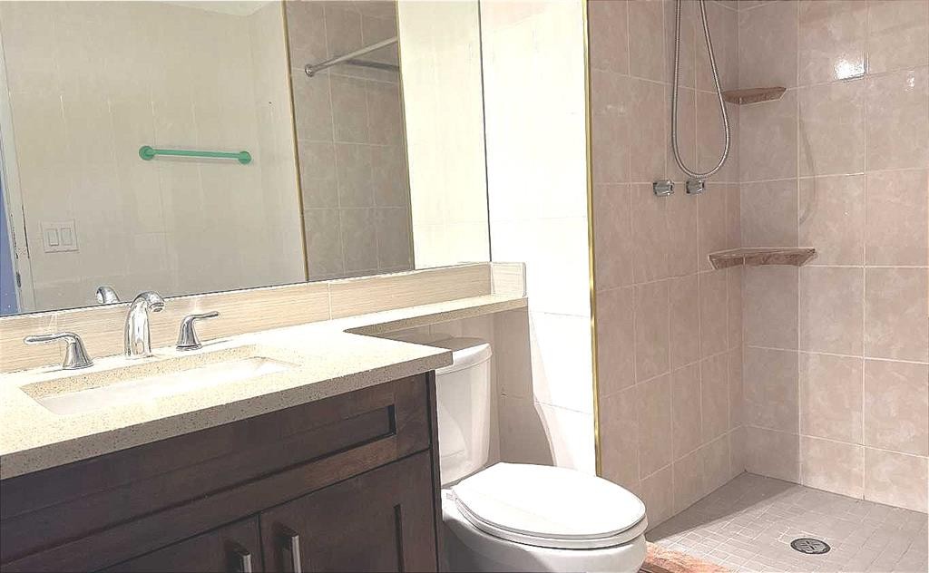 6111 26 Avenue Ne, Calgary, AB - Indoor Photo Showing Bathroom