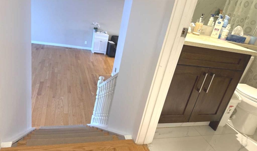 6111 26 Avenue Ne, Calgary, AB - Indoor Photo Showing Other Room