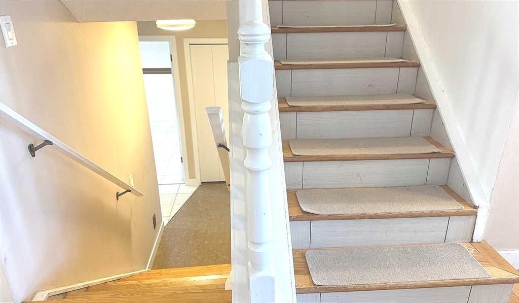 6111 26 Avenue Ne, Calgary, AB - Indoor Photo Showing Other Room