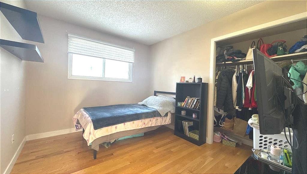 6111 26 Avenue Ne, Calgary, AB - Indoor Photo Showing Bedroom