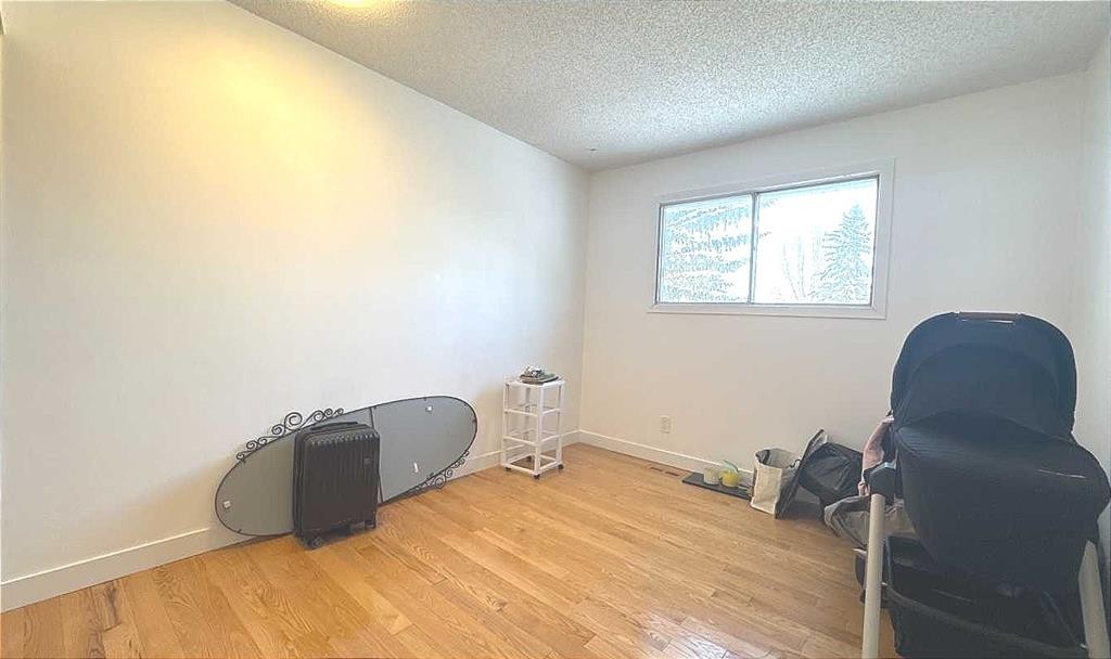 6111 26 Avenue Ne, Calgary, AB - Indoor Photo Showing Office