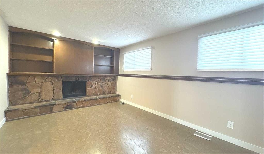 6111 26 Avenue Ne, Calgary, AB - Indoor Photo Showing Other Room