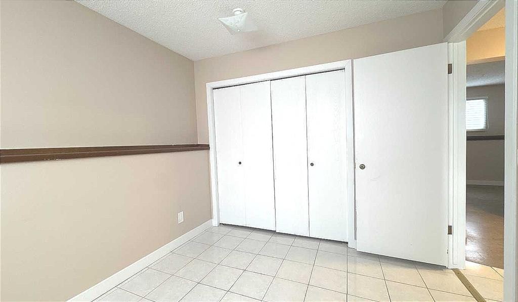 6111 26 Avenue Ne, Calgary, AB - Indoor Photo Showing Other Room