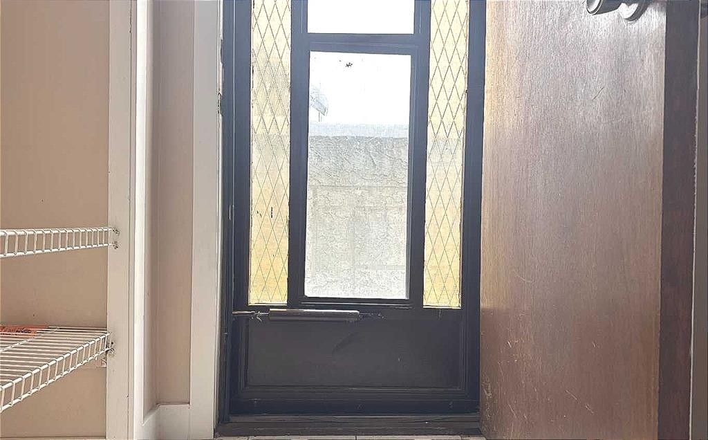 6111 26 Avenue Ne, Calgary, AB - Indoor Photo Showing Other Room