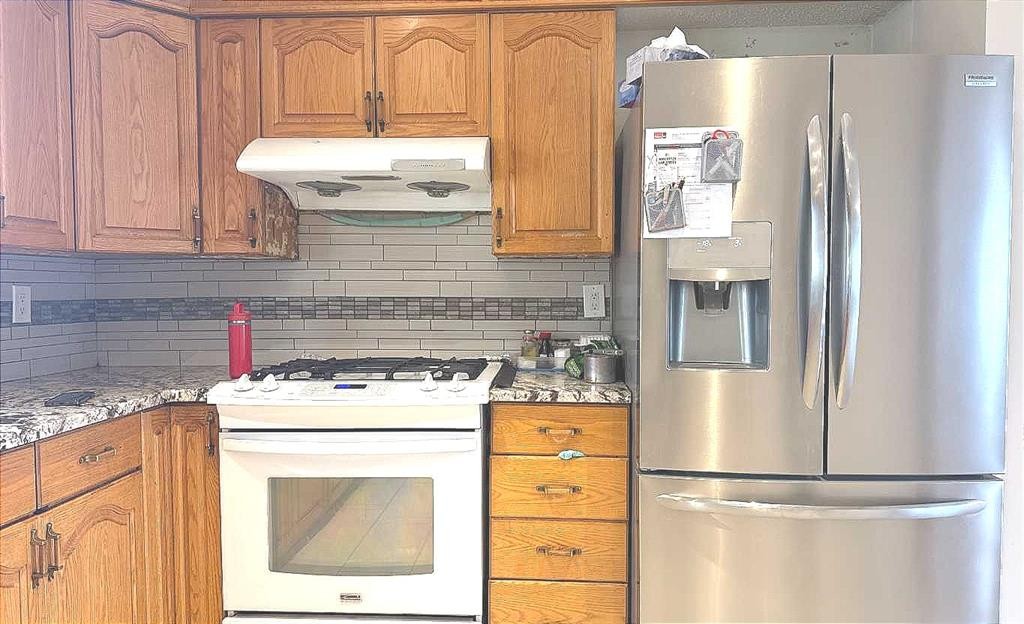 6111 26 Avenue Ne, Calgary, AB - Indoor Photo Showing Kitchen