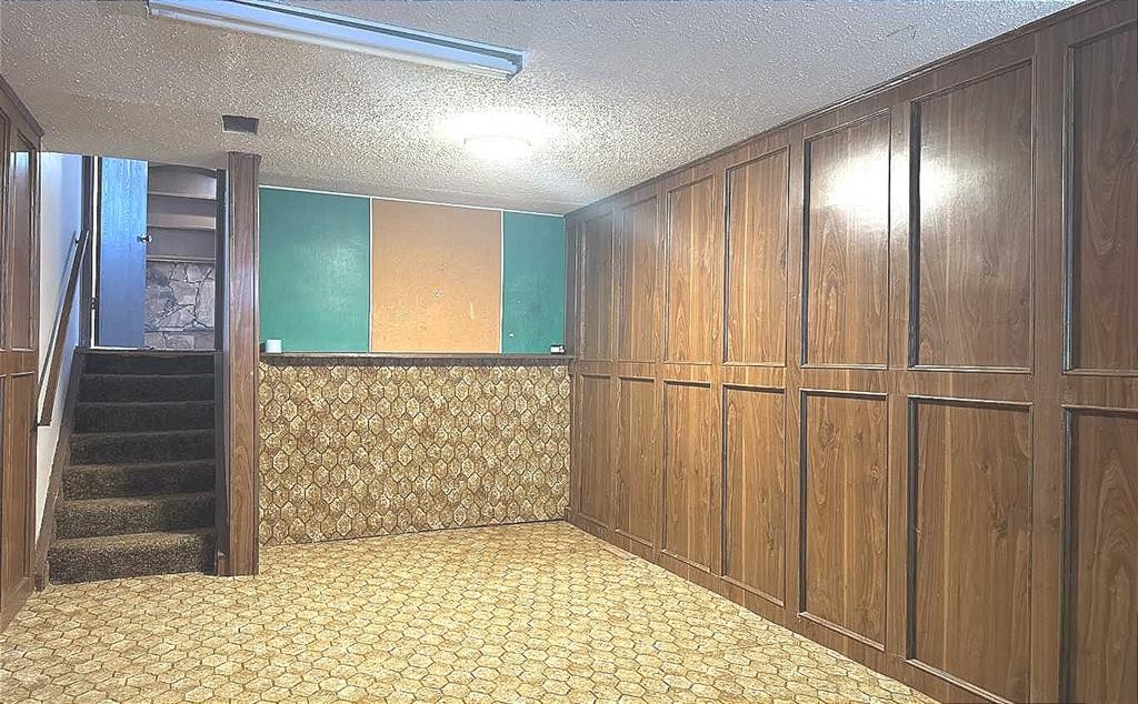 6111 26 Avenue Ne, Calgary, AB - Indoor Photo Showing Other Room