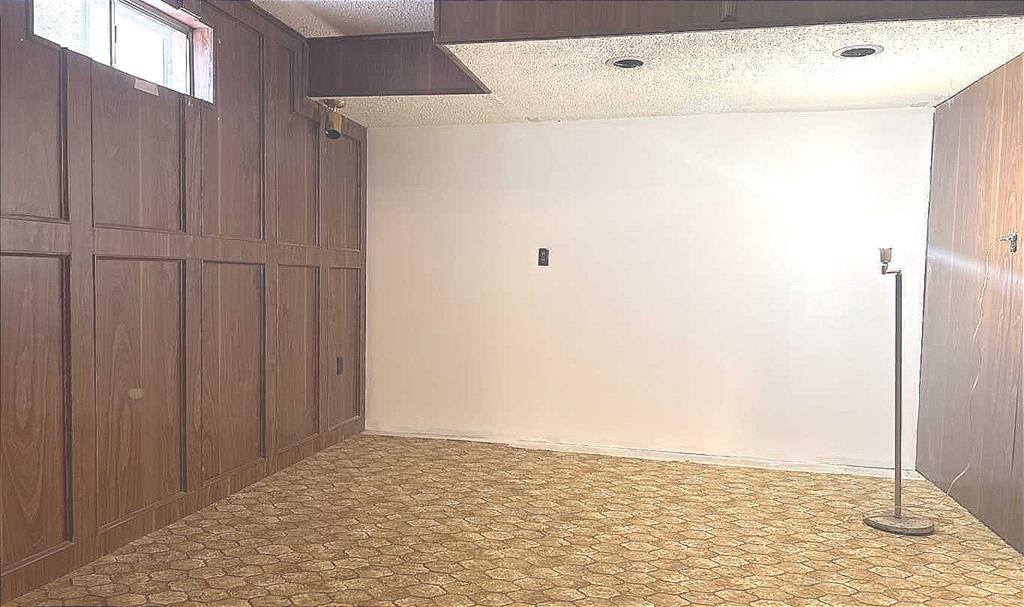 6111 26 Avenue Ne, Calgary, AB - Indoor Photo Showing Other Room