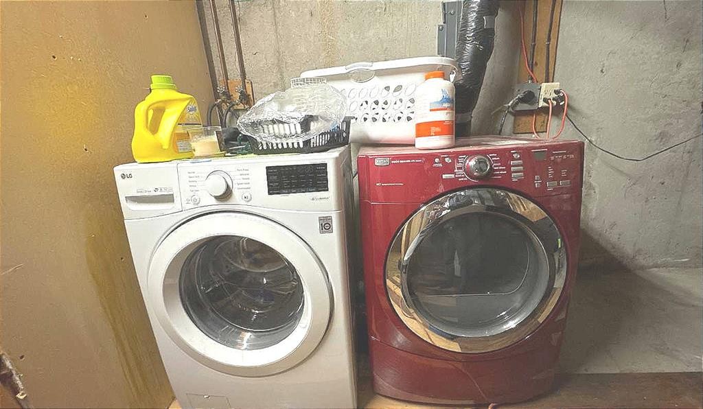 6111 26 Avenue Ne, Calgary, AB - Indoor Photo Showing Laundry Room