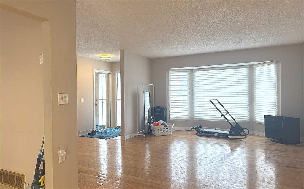 6111 26 Avenue Ne, Calgary, AB - Indoor