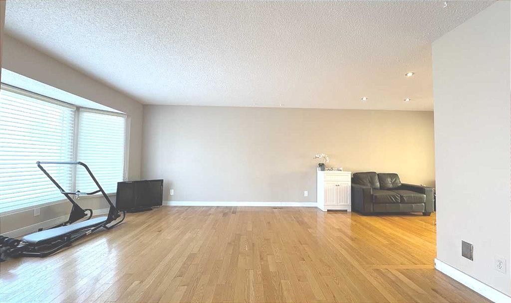 6111 26 Avenue Ne, Calgary, AB - Indoor