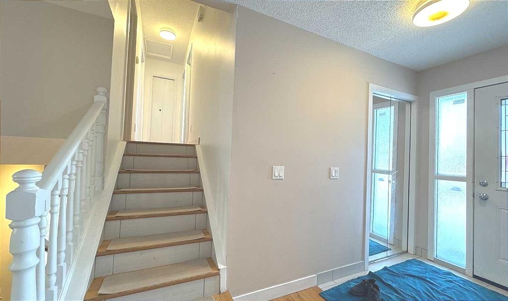 6111 26 Avenue Ne, Calgary, AB - Indoor Photo Showing Other Room