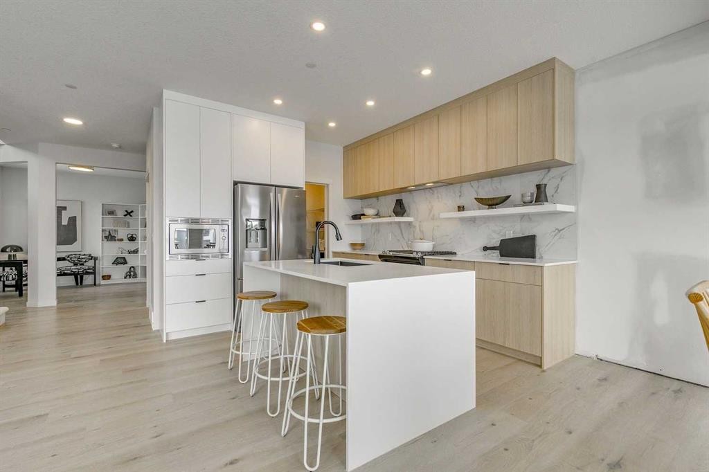 227 Lucas Common Nw, Calgary, AB - Indoor Photo Showing Kitchen With Upgraded Kitchen