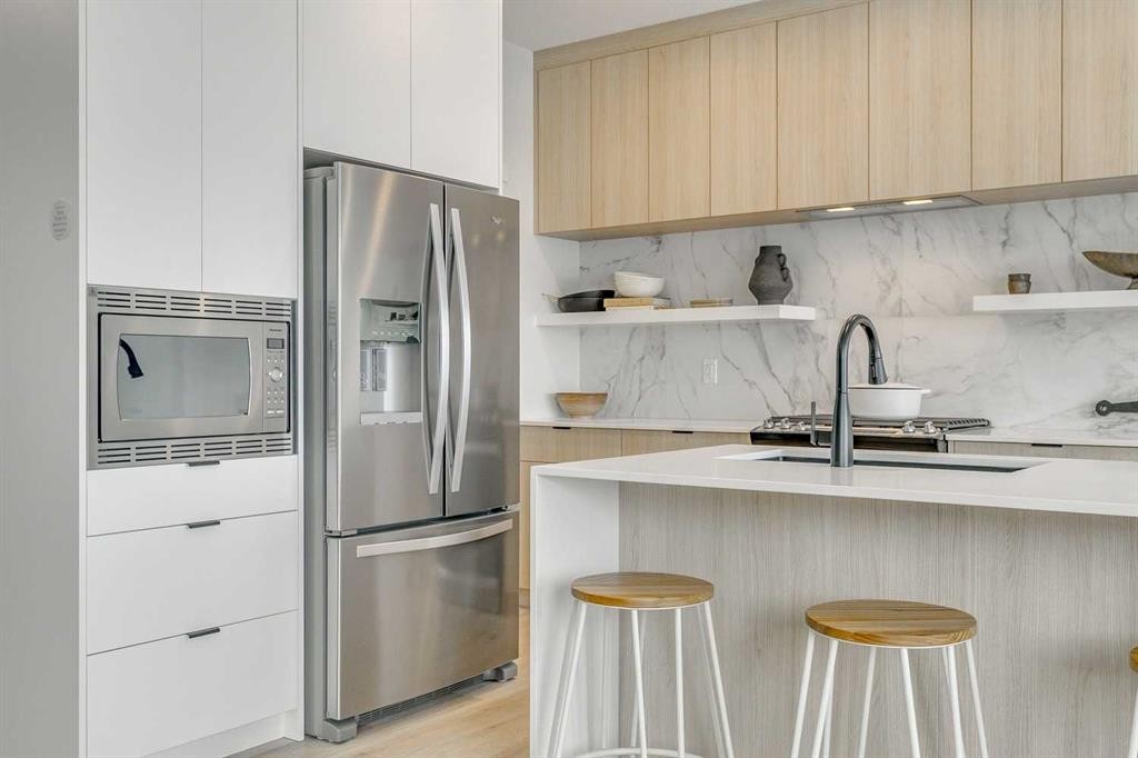 227 Lucas Common Nw, Calgary, AB - Indoor Photo Showing Kitchen With Upgraded Kitchen