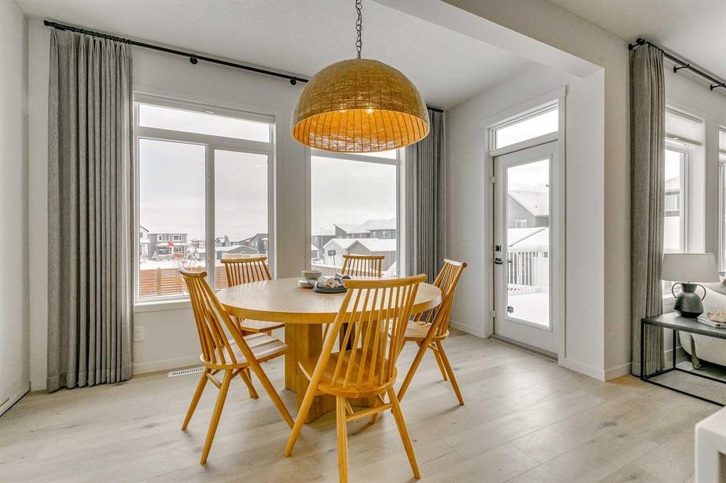 227 Lucas Common Nw, Calgary, AB - Indoor Photo Showing Dining Room