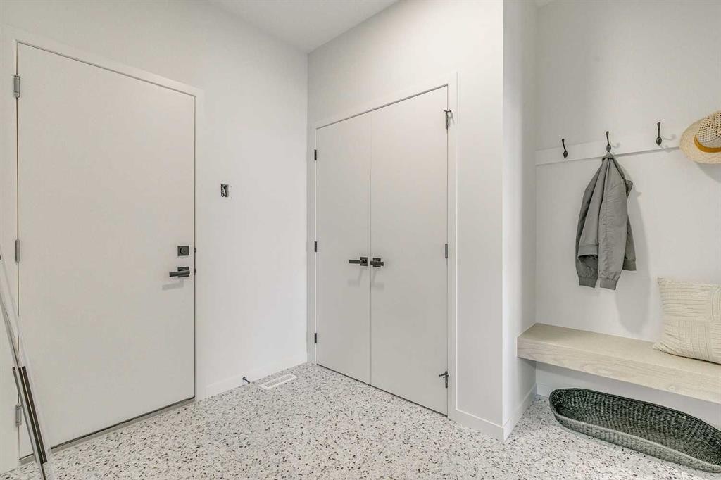 227 Lucas Common Nw, Calgary, AB - Indoor Photo Showing Other Room