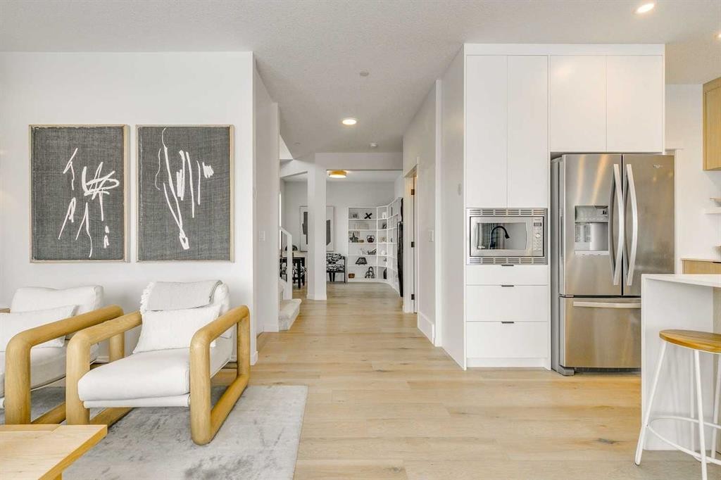 227 Lucas Common Nw, Calgary, AB - Indoor Photo Showing Kitchen