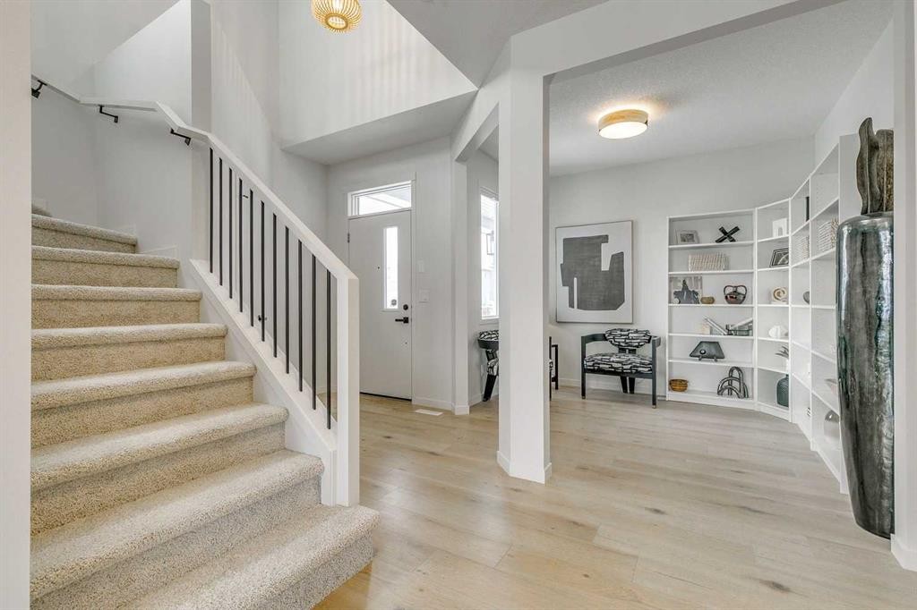 227 Lucas Common Nw, Calgary, AB - Indoor Photo Showing Other Room