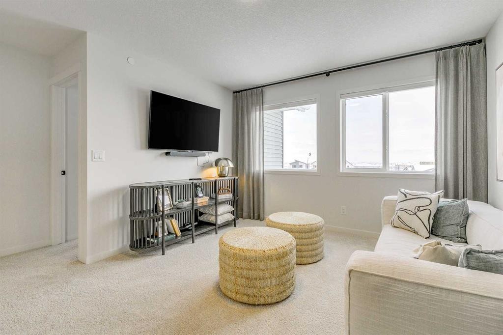227 Lucas Common Nw, Calgary, AB - Indoor Photo Showing Other Room