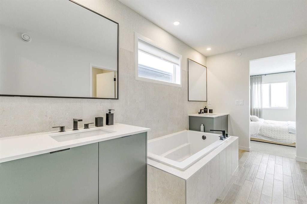 227 Lucas Common Nw, Calgary, AB - Indoor Photo Showing Bathroom