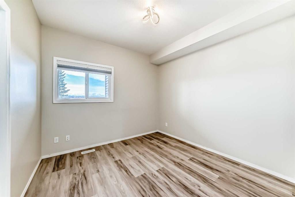 415 Sunrise Terrace Ne, High River, AB - Indoor Photo Showing Other Room
