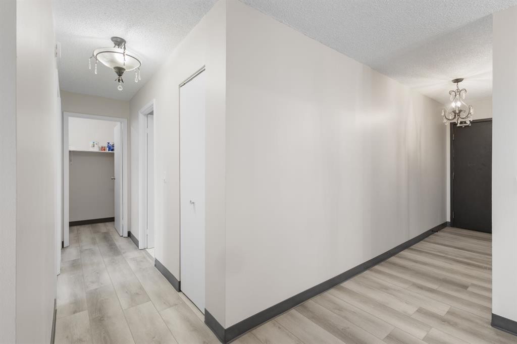 704-4944 Dalton Drive Nw, Calgary, AB - Indoor Photo Showing Other Room
