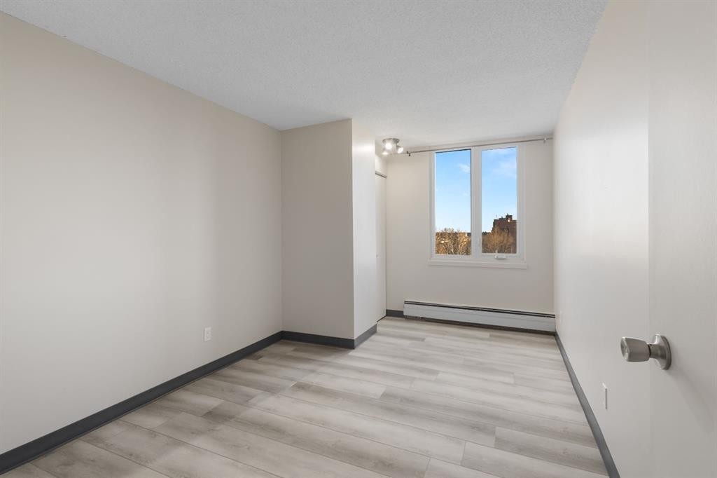 704-4944 Dalton Drive Nw, Calgary, AB - Indoor Photo Showing Other Room
