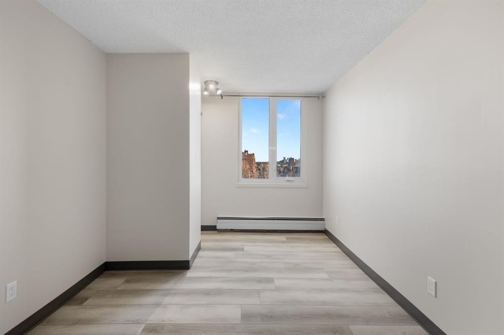 704-4944 Dalton Drive Nw, Calgary, AB - Indoor Photo Showing Other Room