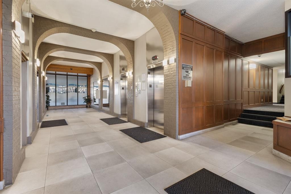 704-4944 Dalton Drive Nw, Calgary, AB - Indoor Photo Showing Other Room