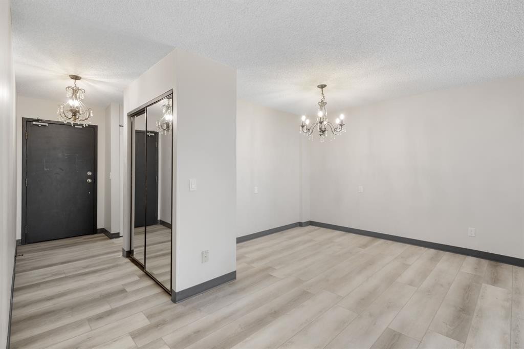 704-4944 Dalton Drive Nw, Calgary, AB - Indoor Photo Showing Other Room