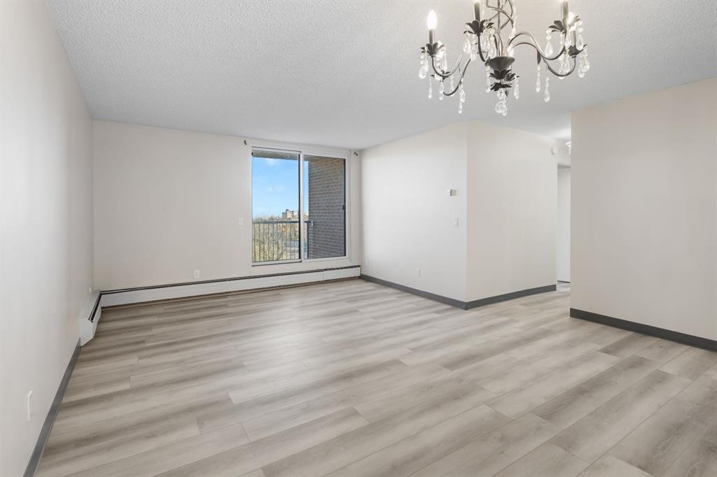 704-4944 Dalton Drive Nw, Calgary, AB - Indoor Photo Showing Other Room