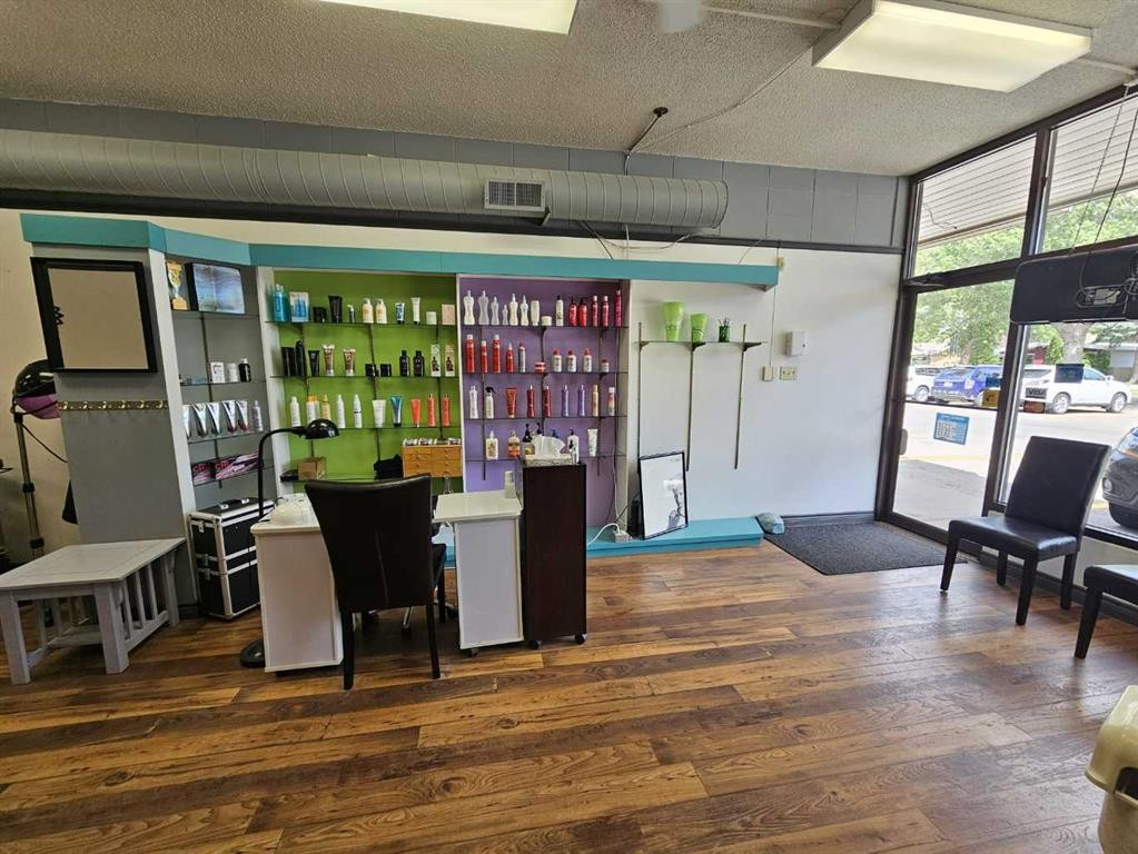 724 23 Street North, Lethbridge, AB